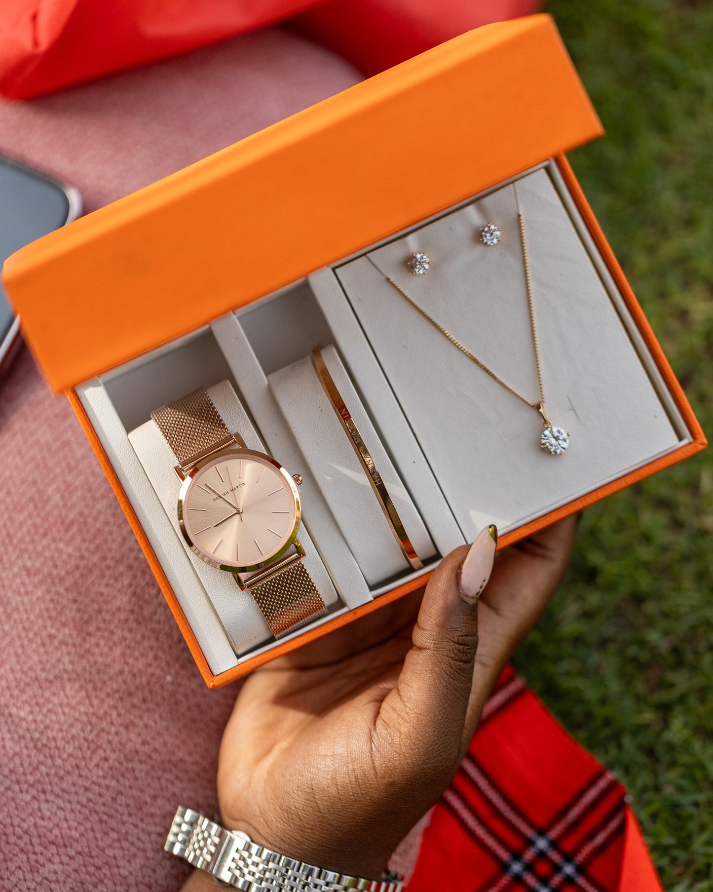 ROUND ROSE GOLD HANNAH MARTIN WITH XUPIN NECKLACE