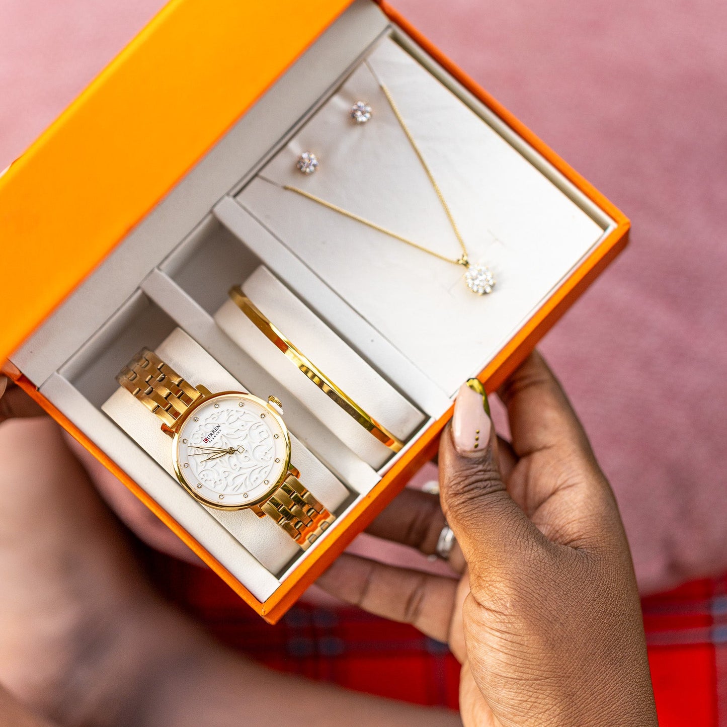 Curren 9046 Women’s Gold Stainless Steel Watch with Xupin Pendant Necklace – Gift Set