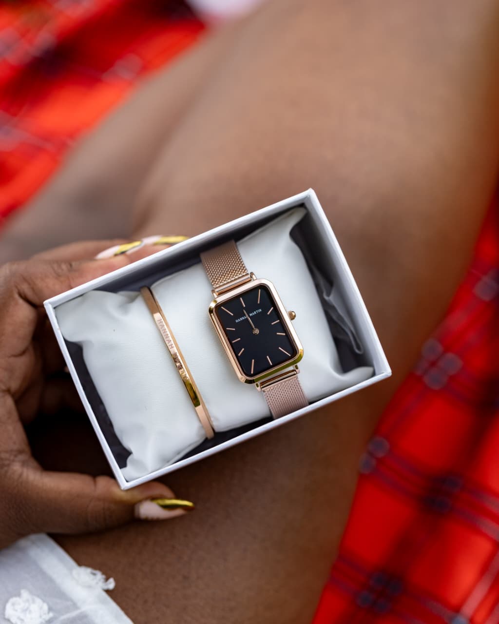 Hannah Martin Elegant Rectangular Rose Gold Mesh Watch & Bracelet Gift Set – Minimalist Women’s Fashion Watch