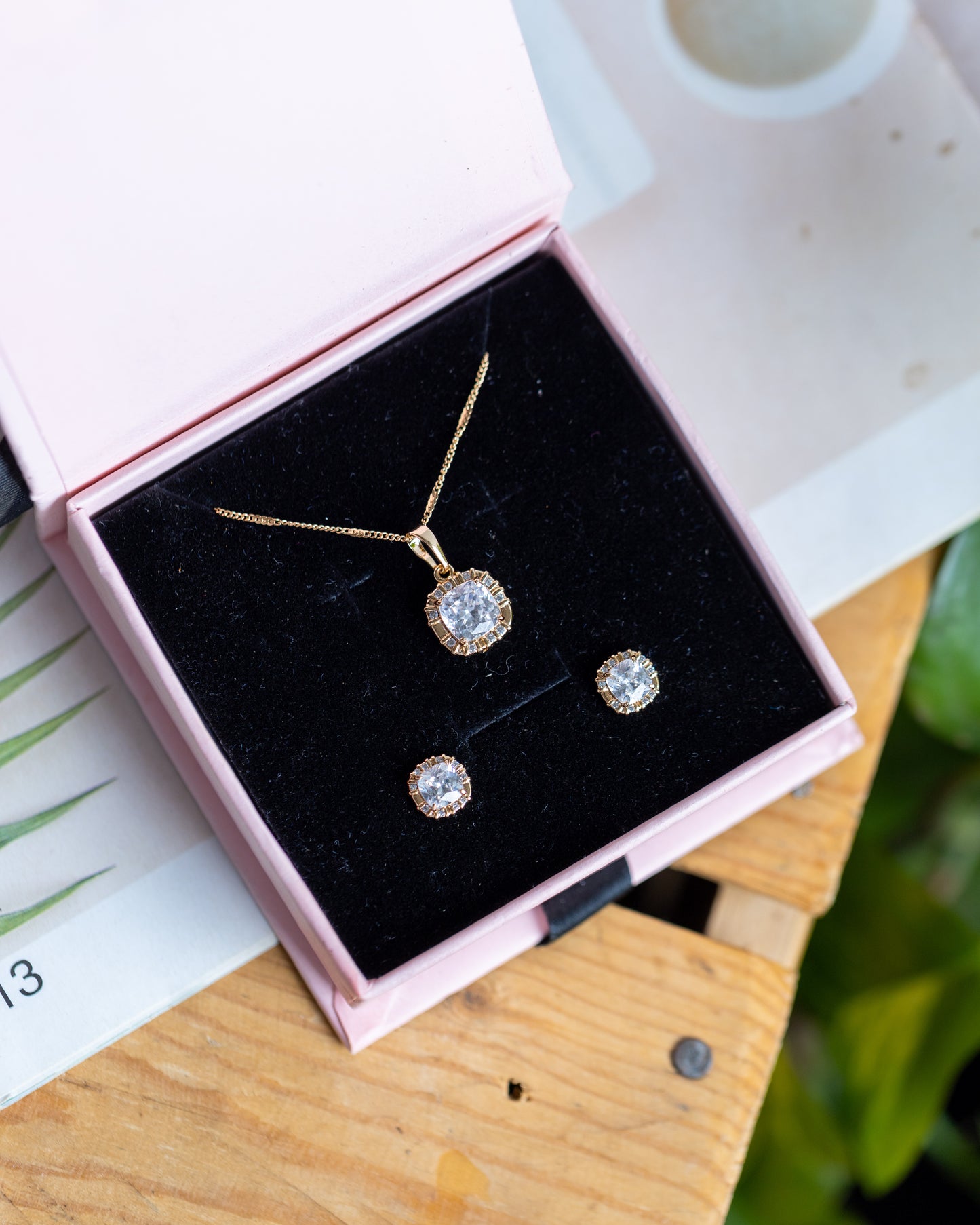 Xupin Crystal Pendant Necklace & Earring Set | Gold Jewellery Gift Set for Women | Free Gift Box & Personalised Card