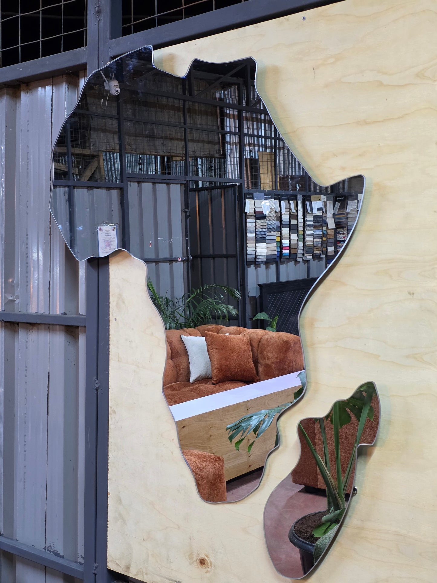 Africa-Shaped Wall Mirror – Decorative Statement Piece
