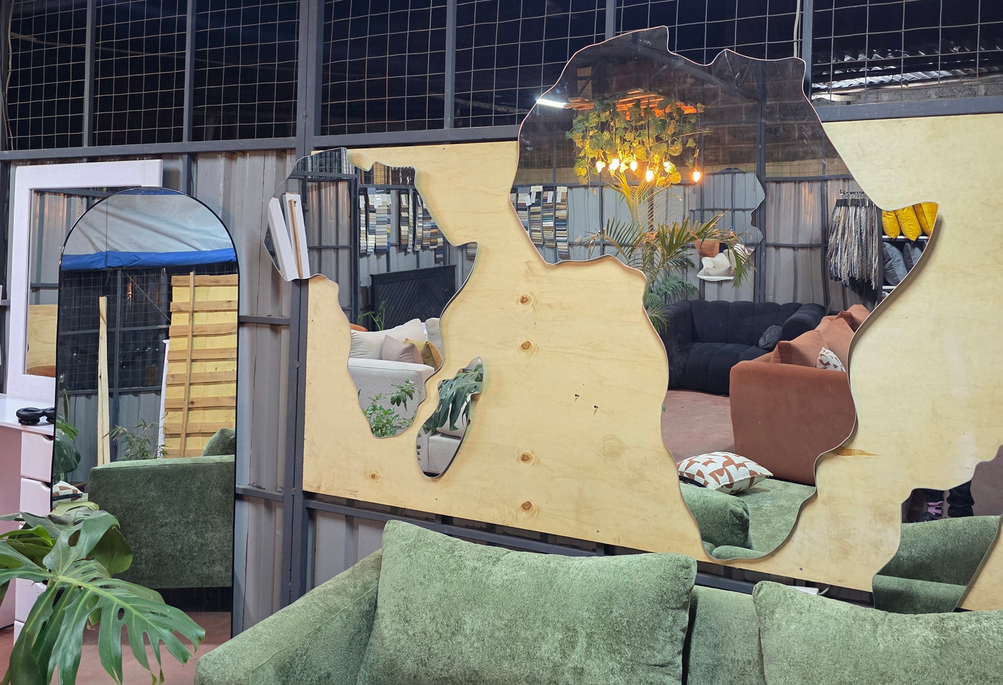 Africa-Shaped Wall Mirror – Decorative Statement Piece