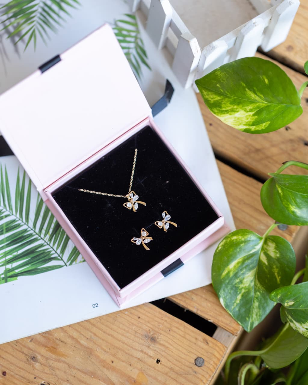 Xupin Gold Bow Crystal Jewellery Set – Necklace & Earrings | KES 2,000 | Valentines Gift Shop Nairobi