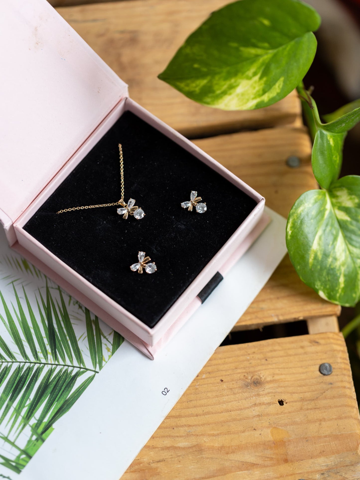 Xupin Gold Crystal Clover Jewellery Set | Necklace & Earrings Gift Set | Valentines Gift Shop Nairobi