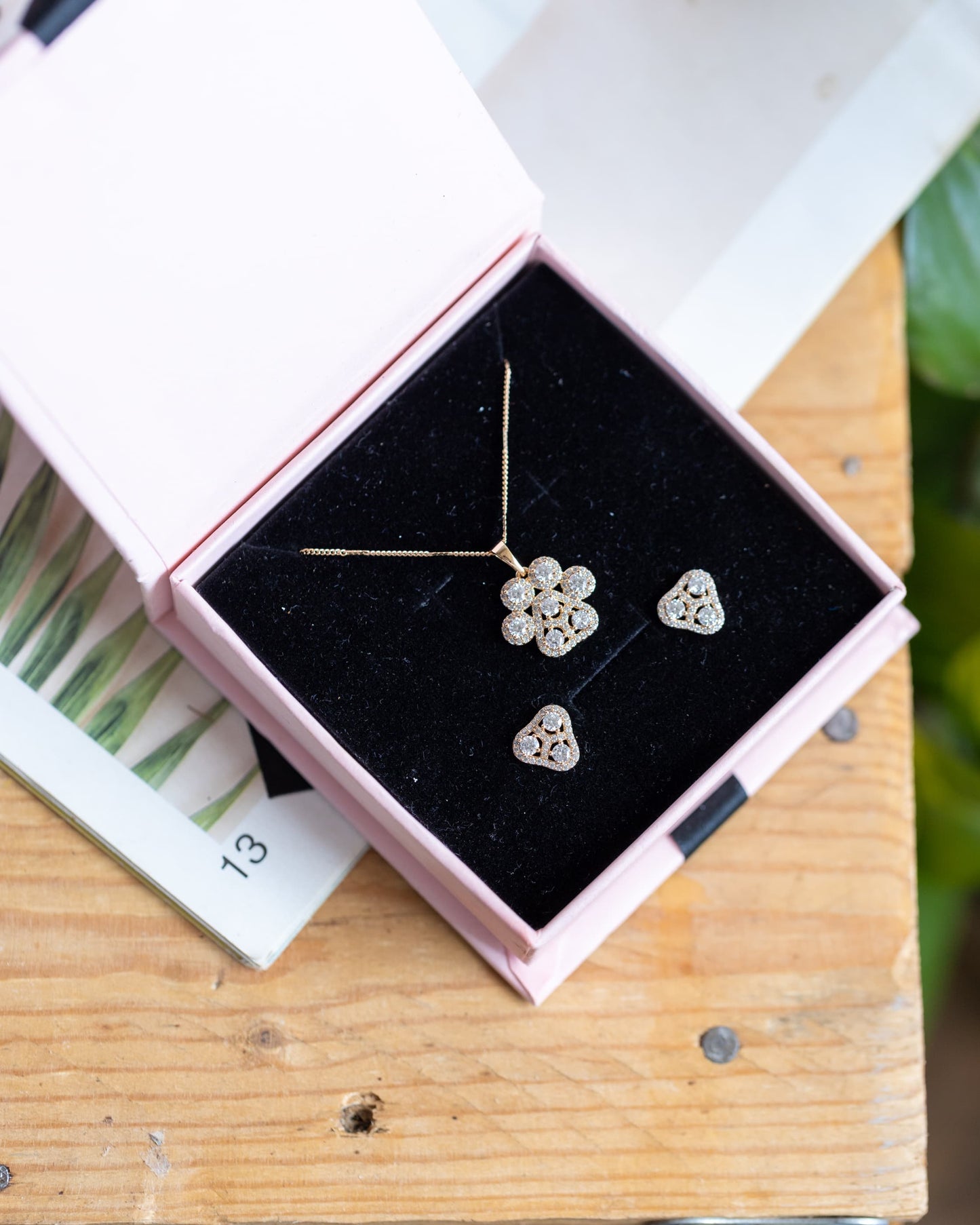 Xupin Crystal Flower Cluster Jewellery Set — Gold Necklace & Earrings | Hypoallergenic & Tarnish-Free