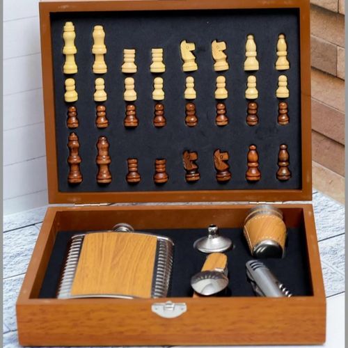 Wooden Chess & Hip Flask Gift Set – Premium Men’s Luxury Gift Box (KES 4,500)